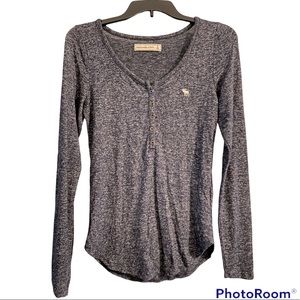 2/$10 💙 Abercrombie & Fitch Heather Blue Henley Long Sleeve top.